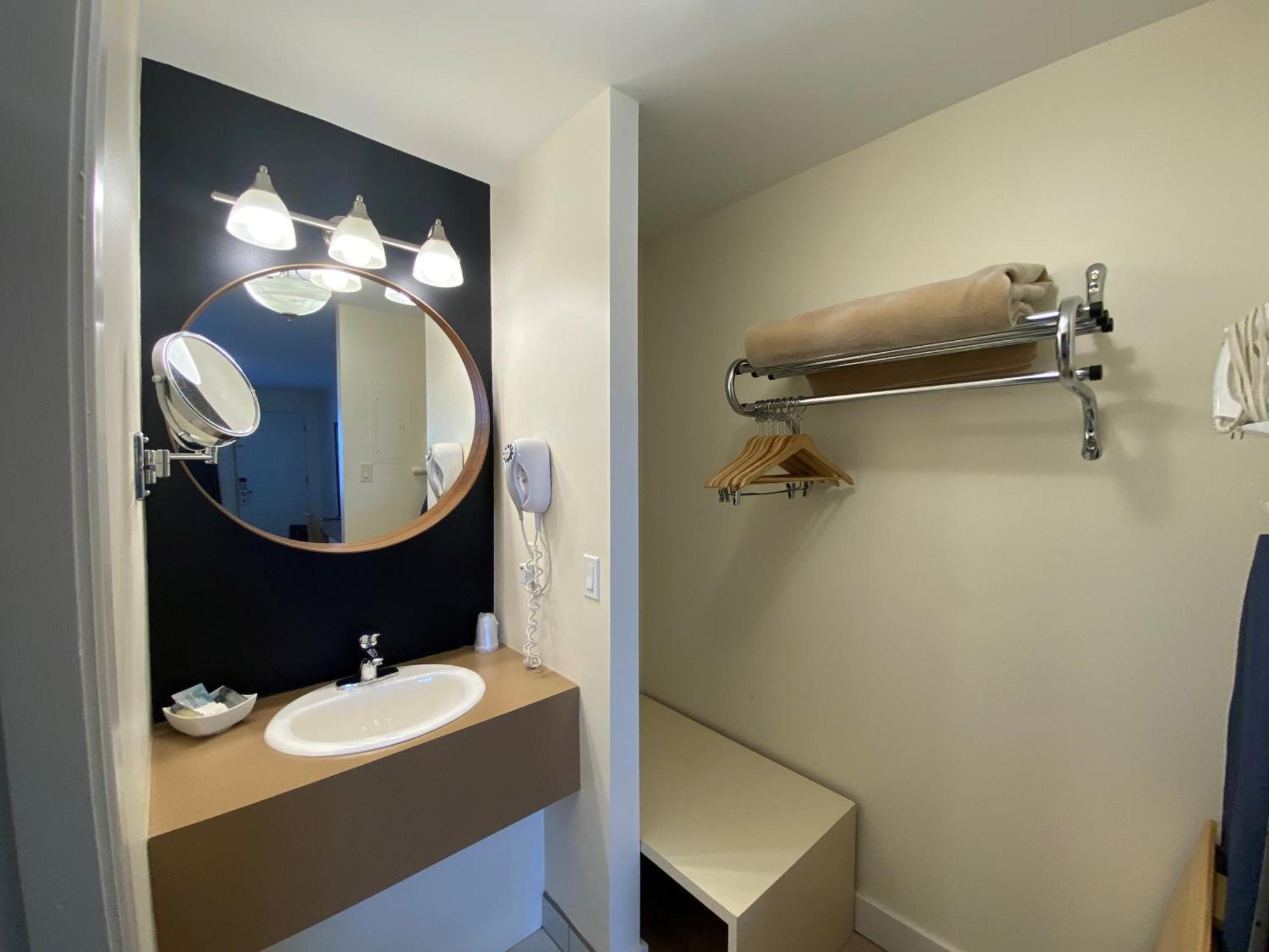Hotel Centre-Ville Montmagny Ngoại thất bức ảnh